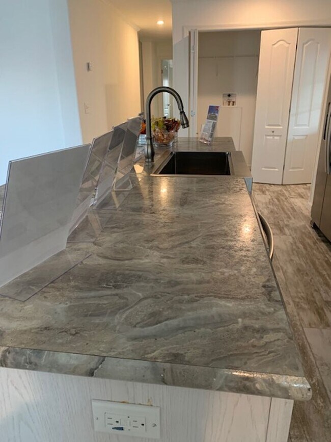 Building Photo - ***NAPLES ESTATES COMMUNITY***FURNISHED RE...