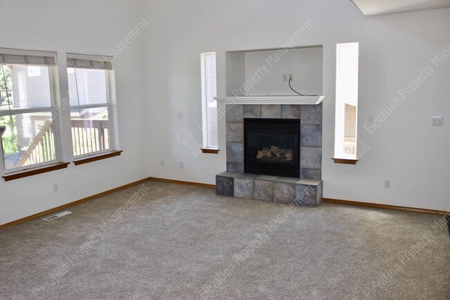 Building Photo - 3182 NW Quiet River Ln