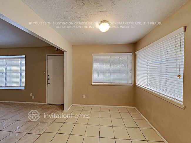 Building Photo - 22610 Meadowgate Dr