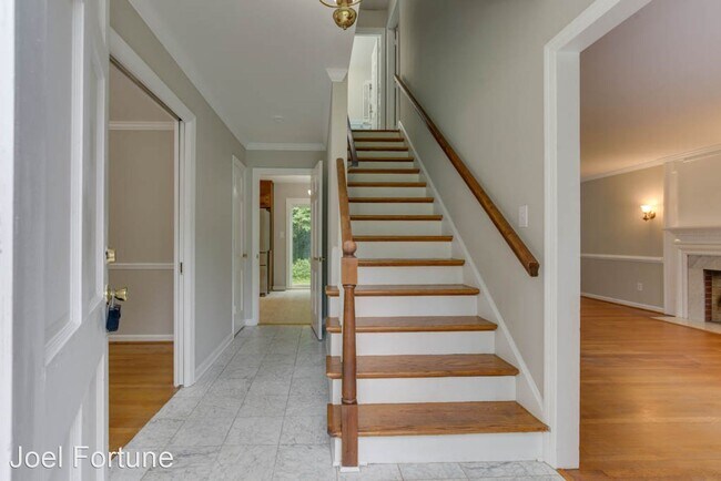 Building Photo - 3 br, 2.5 bath House - 200 Yorktown Rd