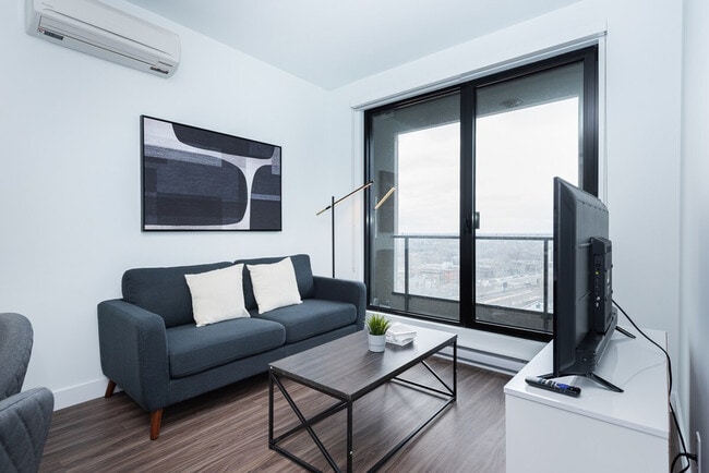 Building Photo - 1004 Rue de la Montagne