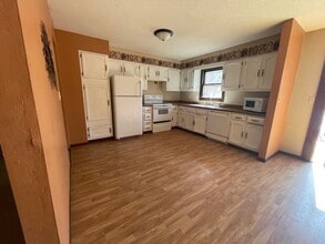 Building Photo - 5201 W St James Dr