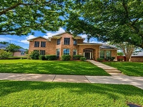 Building Photo - 2418 Sherbrooke Ln
