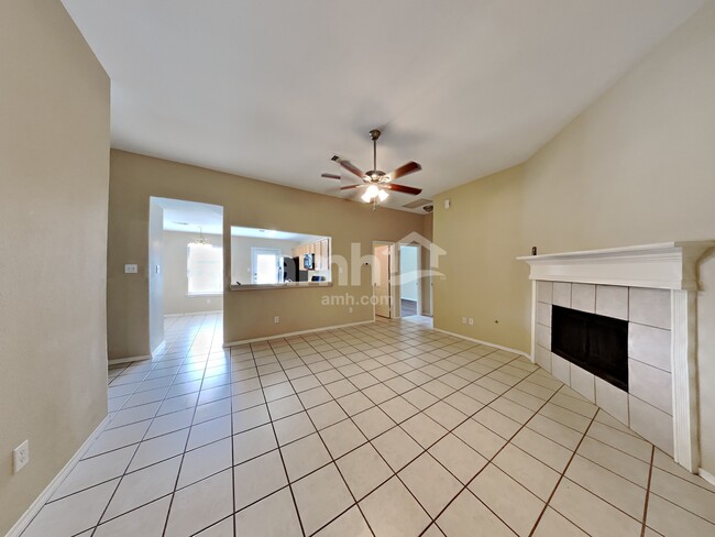 Foto del edificio - 6018 Hendricks Pass Dr