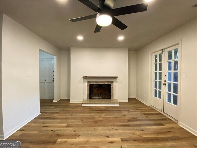 Building Photo - 3060 Parc Lorraine