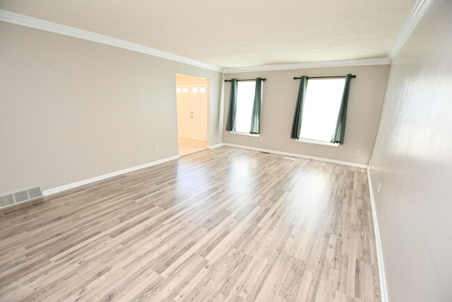 Building Photo - Large executive home in Granger IN