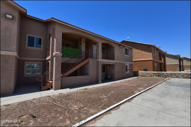 Foto del edificio - 3404 Blue Earth Ln