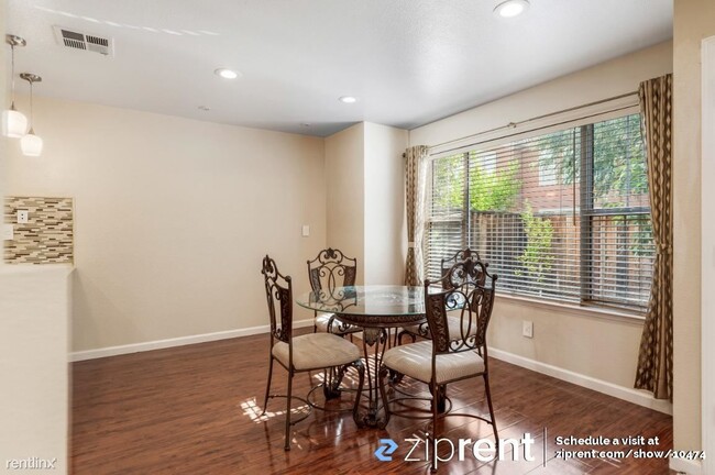 Building Photo - 3 br, 2.5 bath Townhome - 308 Woodward Dri...