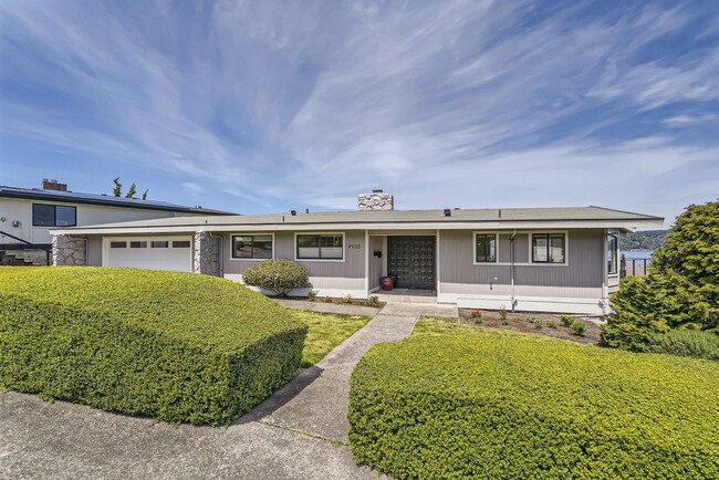 Building Photo - Inverness Home