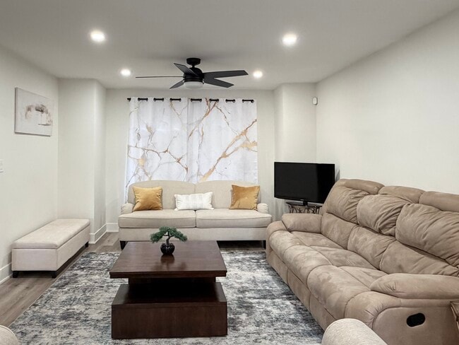 Foto del edificio - 1750 Henley St