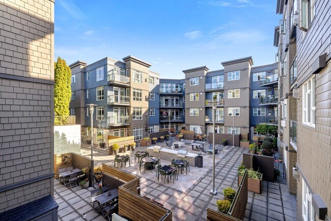 Patio al aire libre en 128 on State Apartments en Kirkland, WA 98033 - 128 on State