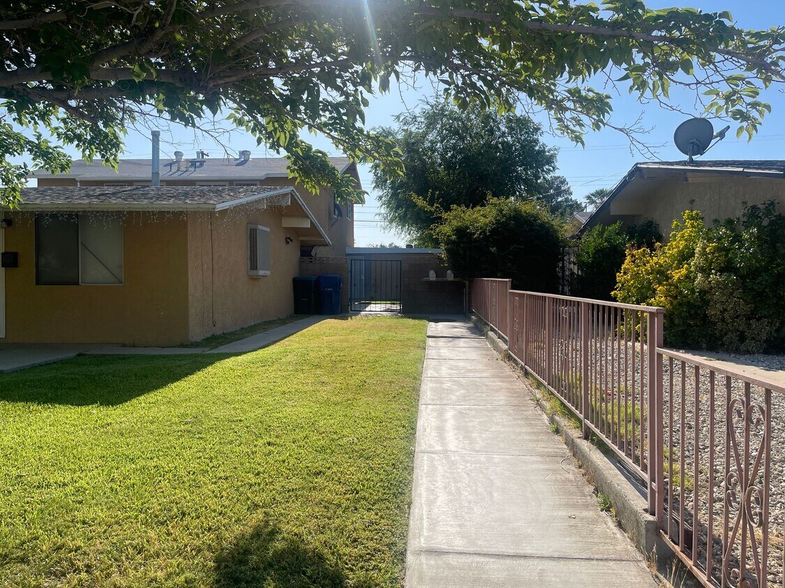 Primary Photo - AV T 45440 - 45444