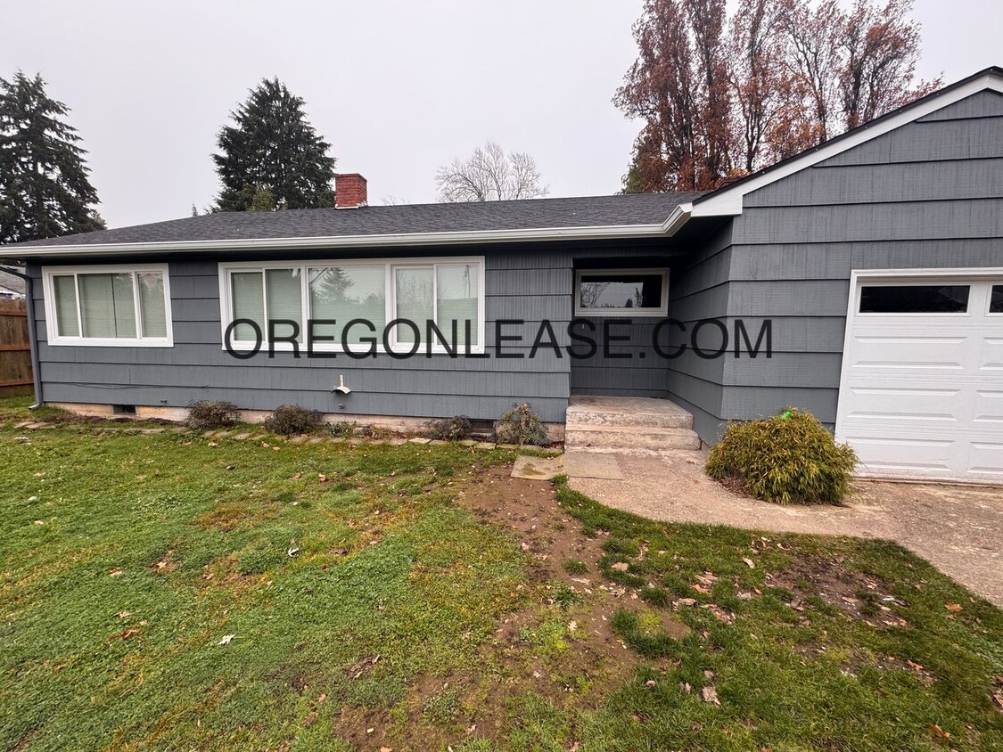 Foto principal - Newly remodeled Eugene 3 bedroom Home