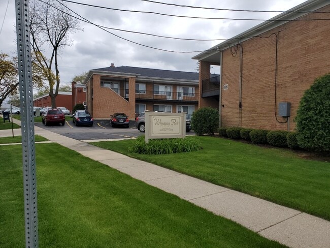 Building Photo - 808 Crescent St
