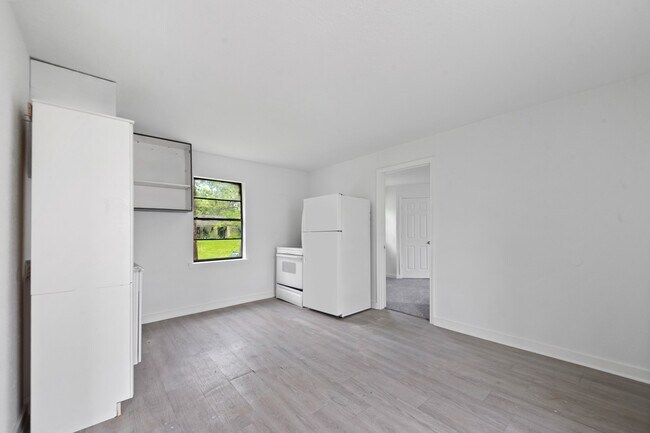 Foto del edificio - 806 E Emily Ave