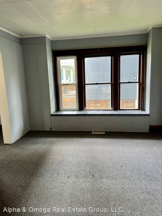 Building Photo - 3 br, 1 bath House - 415 W. 4th St.
