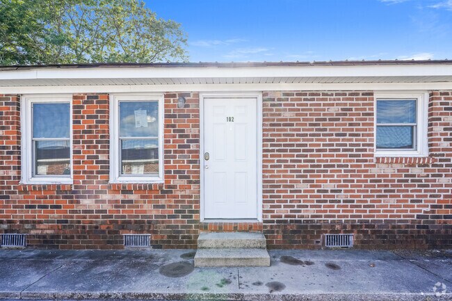 Building Photo - 500 Skyline Dr