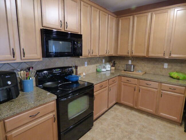 Building Photo - 15470 Canyon Rim Dr