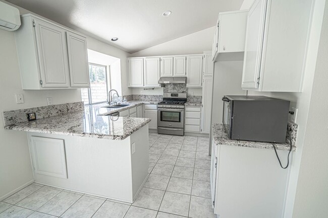 Foto del edificio - COMING SOON! Single Story 3 Bedroom in Mou...