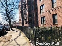 Building Photo - 141-05 Pershing Crescent