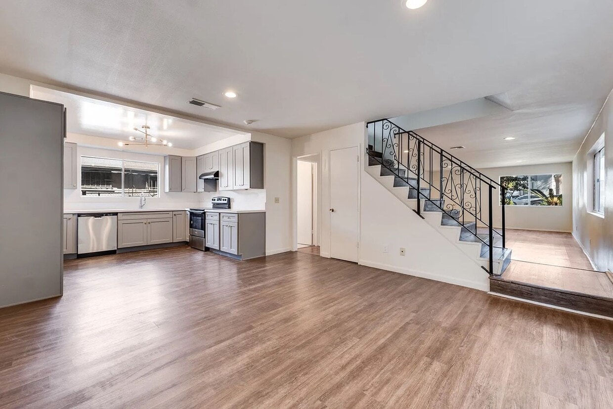 Photo - 540 E Hyde Park Pl