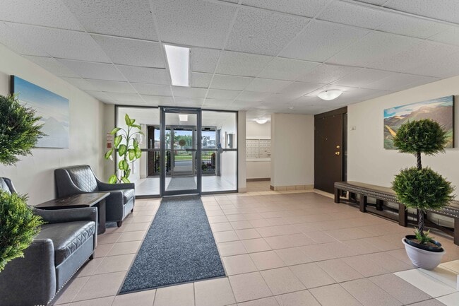 Building Photo - Carlsie Tower Apartments
