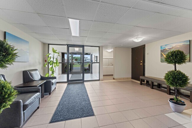 Building Photo - Carlsie Tower Apartments