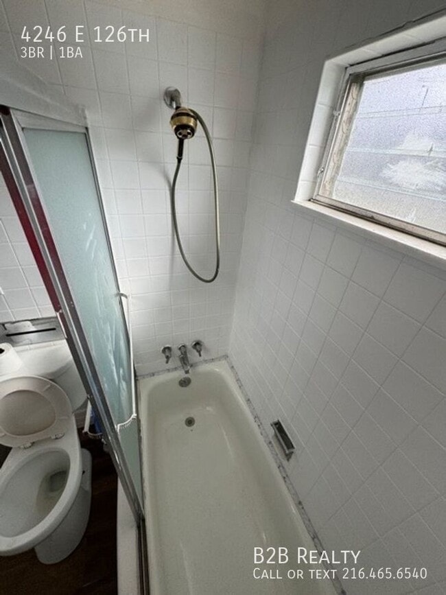 Foto del edificio - 4246 E 126th-