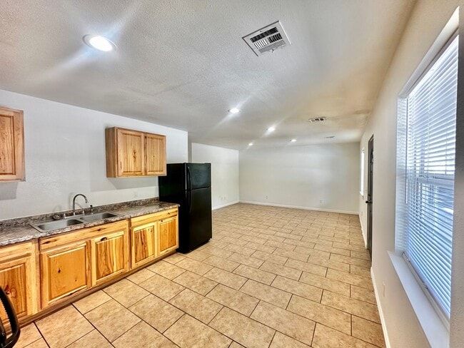 Building Photo - DISHMAN - 101B (KS*)