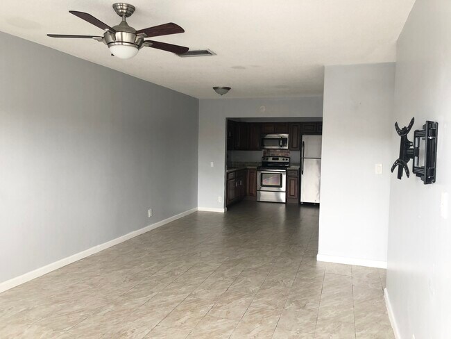Foto del edificio - 210 NE 40th St