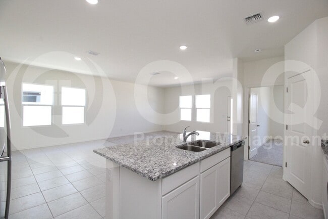 Building Photo - 24182 W Hidalgo Ave