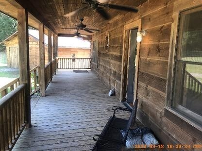 Foto del edificio - Secluded Log Cabin with a view of horses!