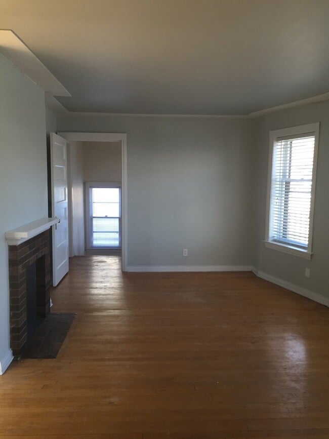 Building Photo - 109-111 Duplex