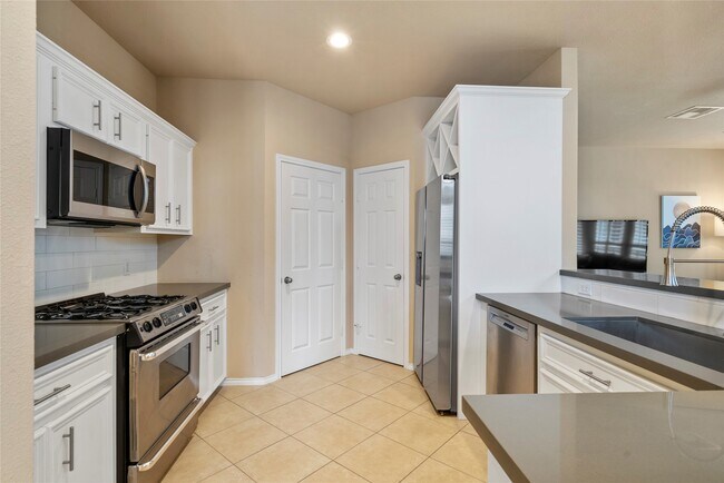 Foto del edificio - 5239 Schuler St