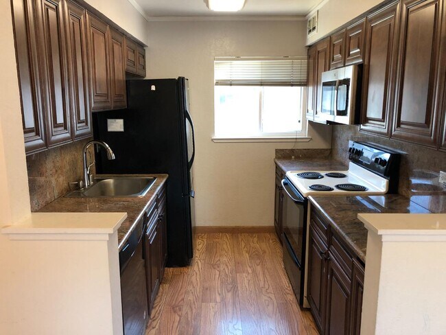 Foto del edificio - 5215 Admiralty Ln