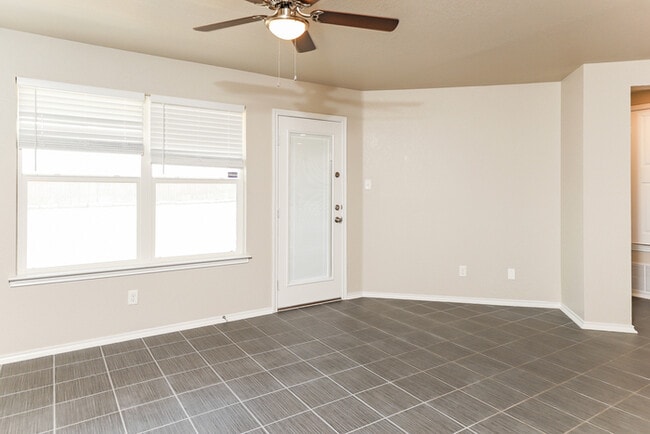 Foto del edificio - 6806 Slaton Fields