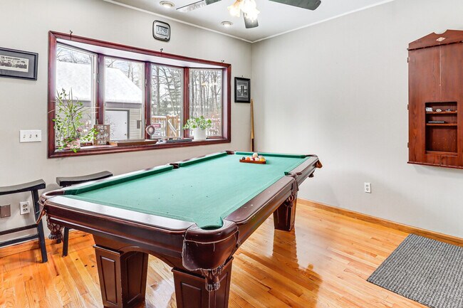 Foto del edificio - 353 Cherry Lane Rd