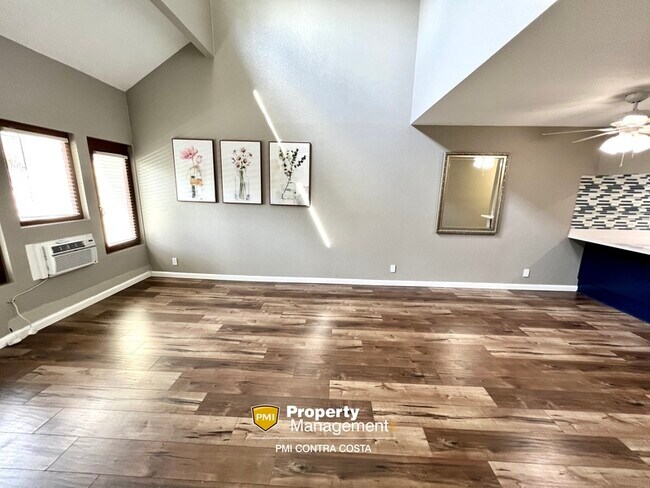 Building Photo - 500 Suntree Ln