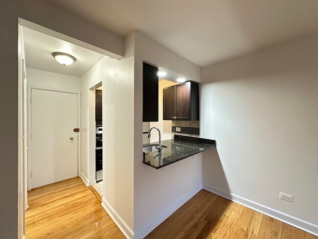 Foto del edificio - 6830 N Sheridan Rd