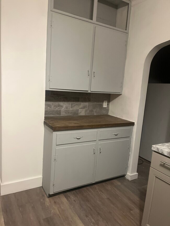 gavinet storage - 529 Linden Ave