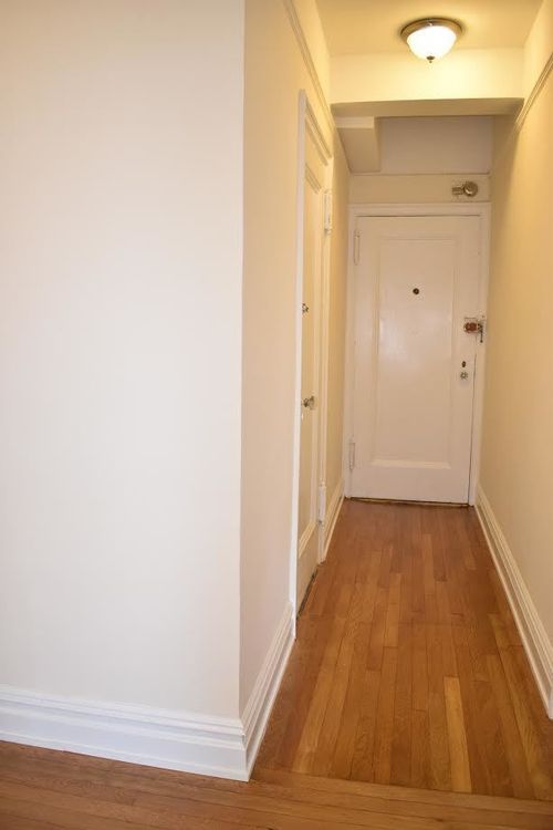 Building Photo - 225 W 106th St