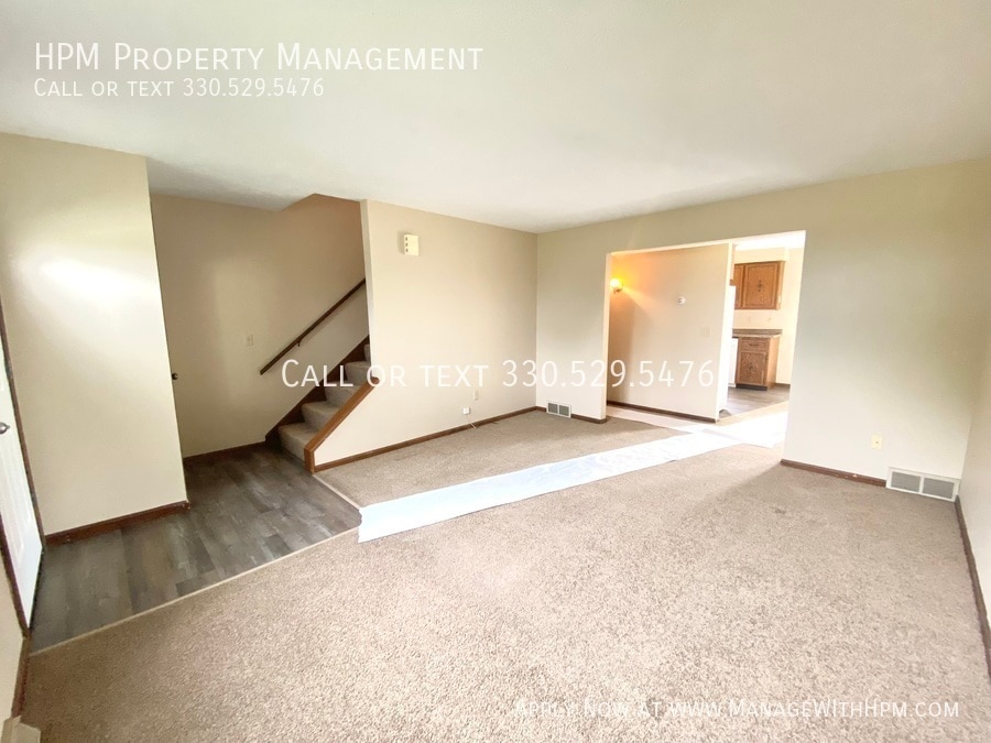Building Photo - Welcome to 5827 Kentview in Jackson Township!
