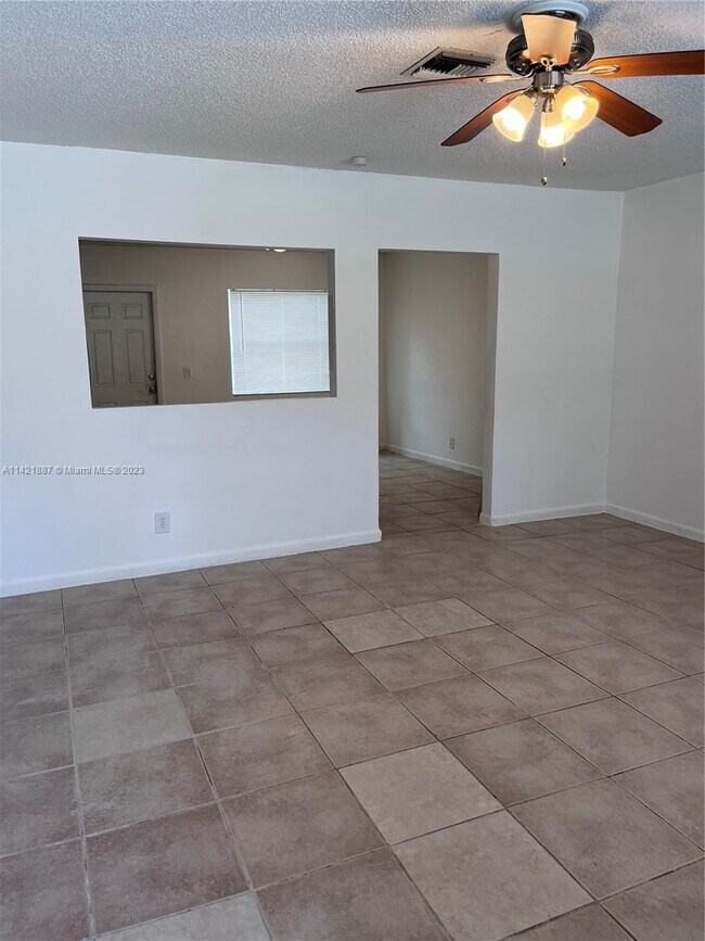 Building Photo - 1731 SW 41st Ave