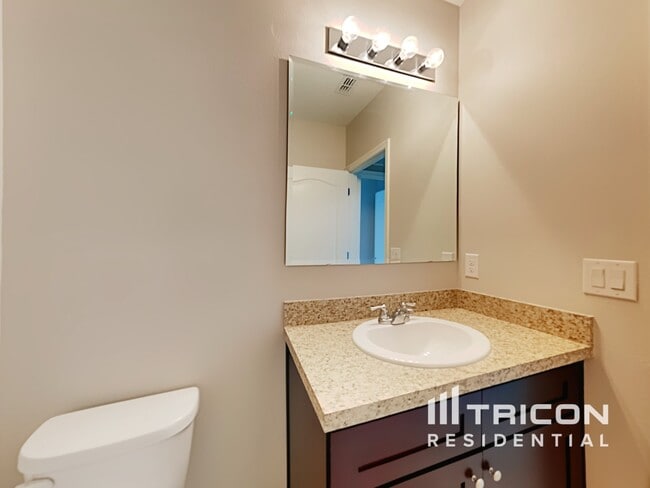 Building Photo - 2449 Valhalla Dr