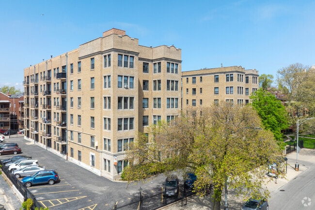 Alternar - Buena Terrace - 4242 N Sheridan Rd