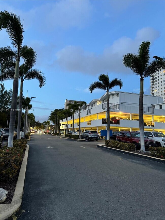 Foto del edificio - 2750 NE 183rd St