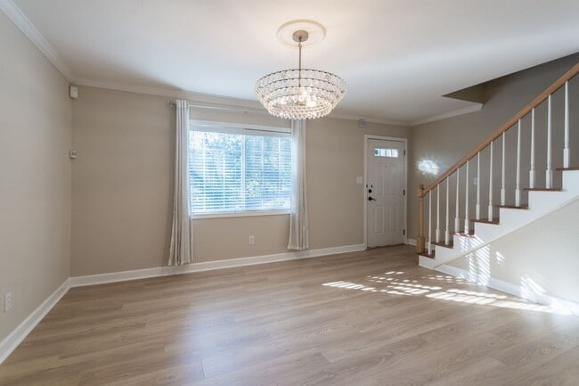 Building Photo - Beautiful 2BR/1.5BA condo in a gated community in the heart of Sandy Springs