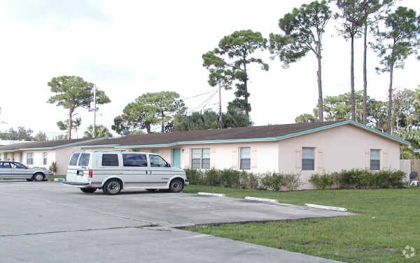 Primary Photo - Bloomfield Hills Apartments