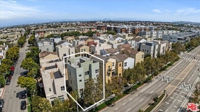 Building Photo - 13027 Bluff Creek Dr