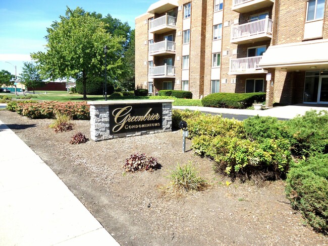 Foto del edificio - 2423 N Kennicott Dr